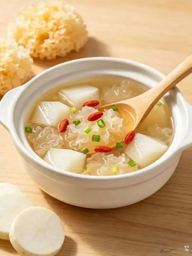银耳润肺清痰食谱_莲子雪耳百合糖水_银耳雪梨润肺汤做法