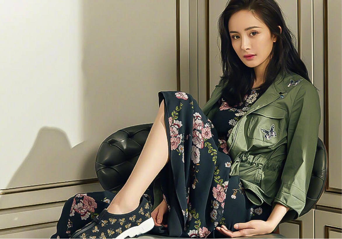 杨幂养了两个小鬼
