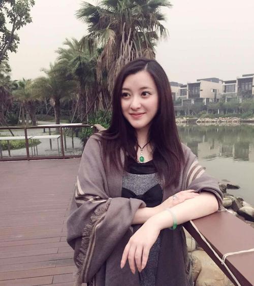 白金徽章 白金徽章打在换装上还是自己身上 白金徽章 白金徽章打在换装上还是自己身上